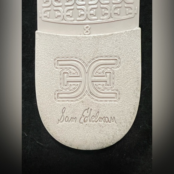 Bay Jelly Double E Signature Logo Slide Sandals size 8 beige color - Picture 3 of 4